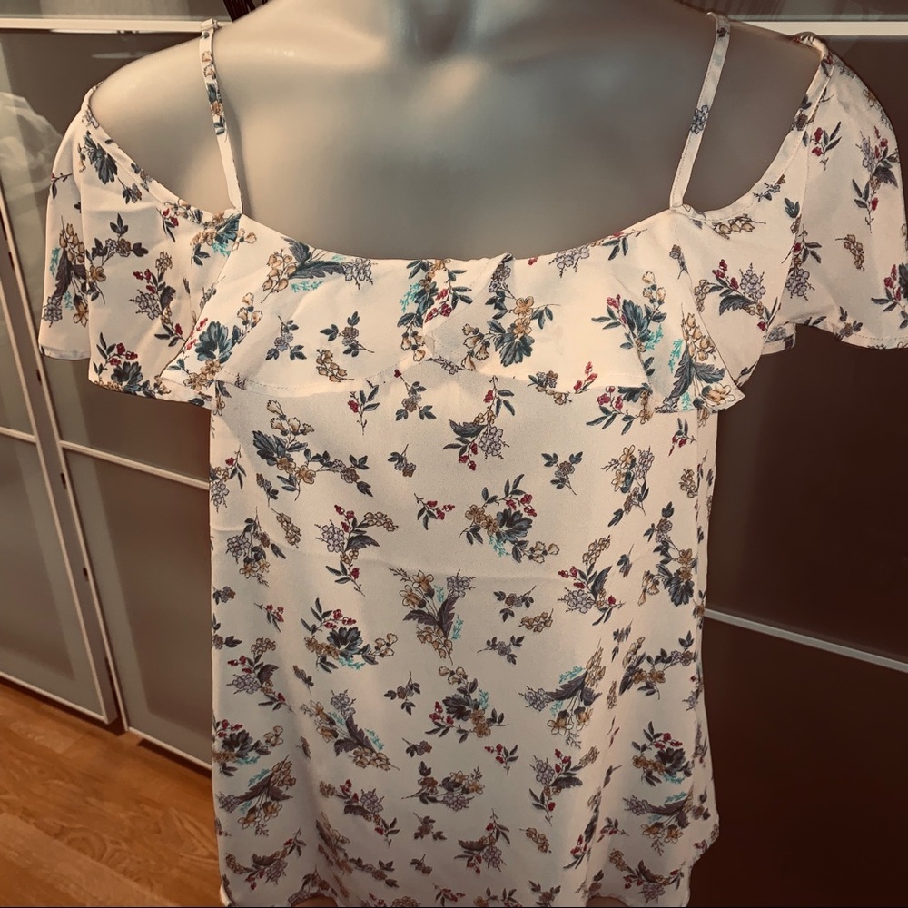 Open shoulder top